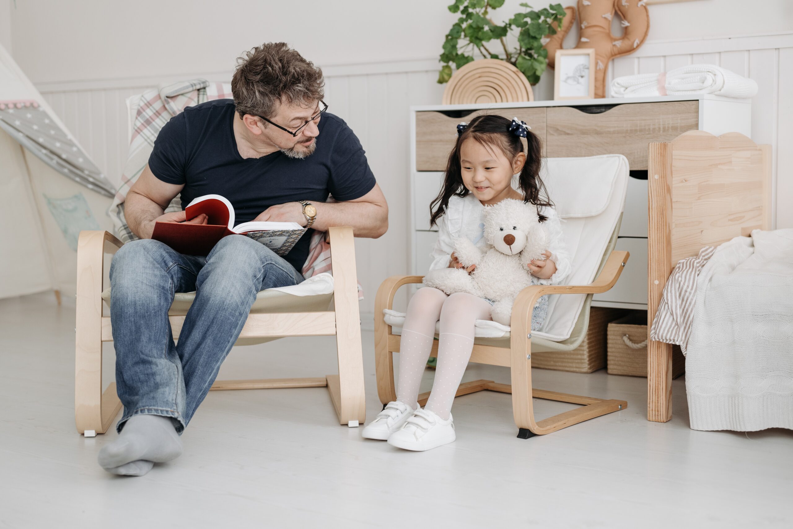 Therapist helping kid with speech therapy